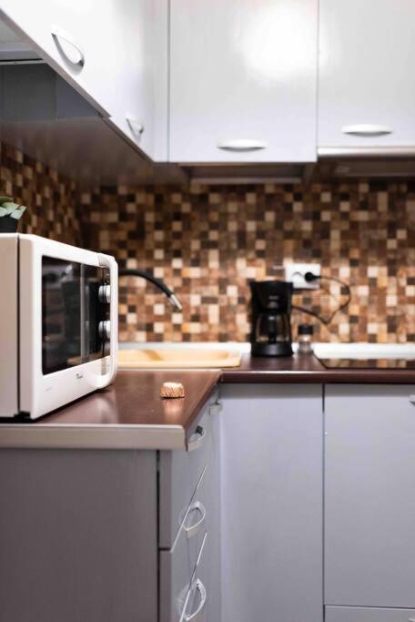 Apartamento Cozy Studio In The Heart Of Bucarest Exterior foto